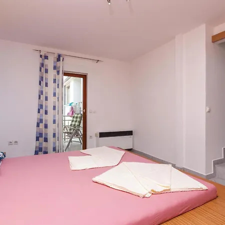 Apartment 1 Bedroom In Okrug Gornji Trogir