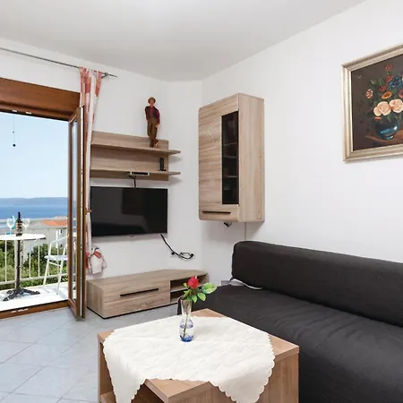 1 Bedroom In Okrug Gornji *