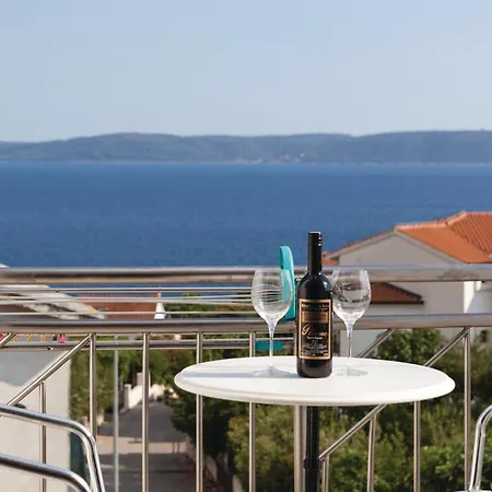 Apartment 1 Bedroom In Okrug Gornji