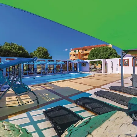 One-bedroom In Okrug Gornji شقة *