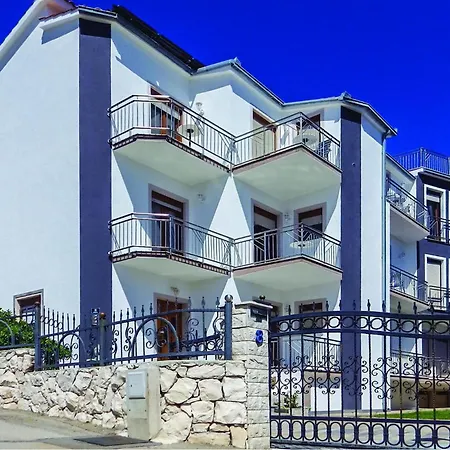 One-bedroom In Okrug Gornji تروغير